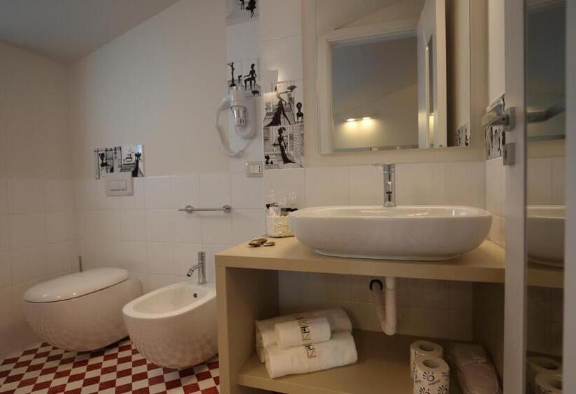 جناح, Suite Hotel L Oasi Di Riaci