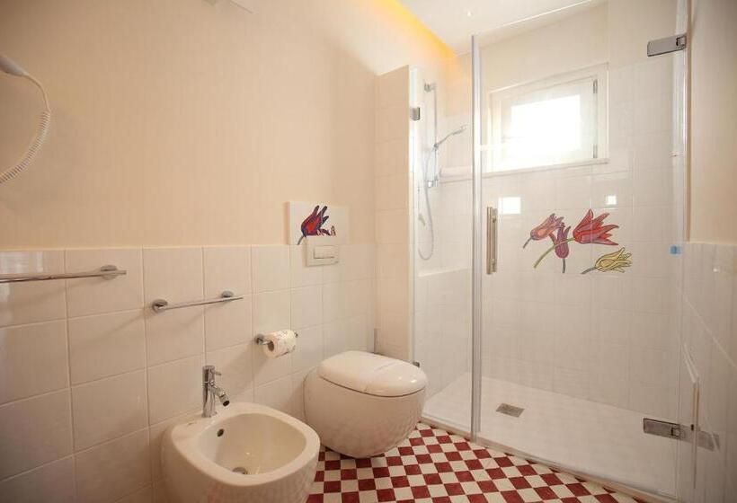 جناح, Suite Hotel L Oasi Di Riaci