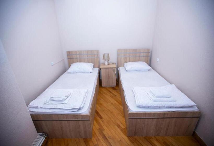 Camera Standard, Sweet Sleep Hostel