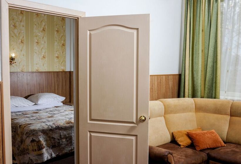 Семейный Номер, Pyatiy Element