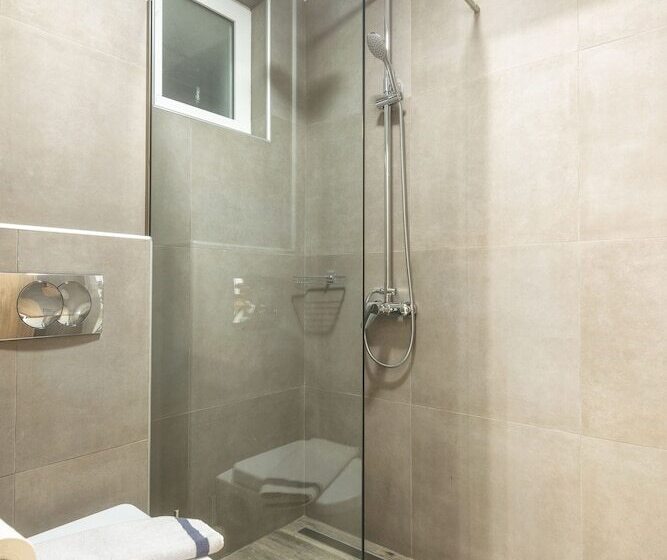 Studio Standard Widok Basen, White Canvas Boutique Studios