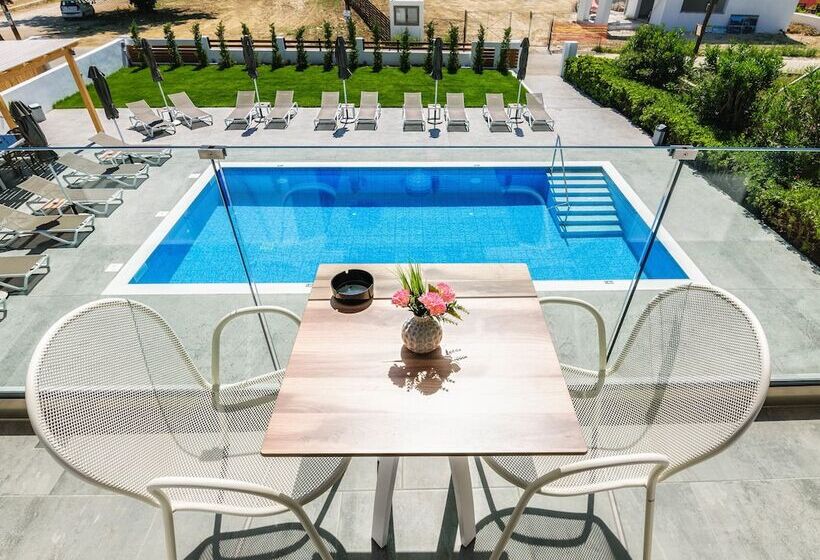 Studio Standard Widok Basen, White Canvas Boutique Studios