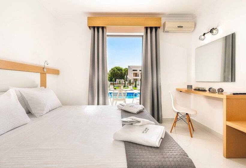 Studio Deluxe, White Canvas Boutique Studios