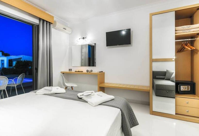 Studio Deluxe, White Canvas Boutique Studios