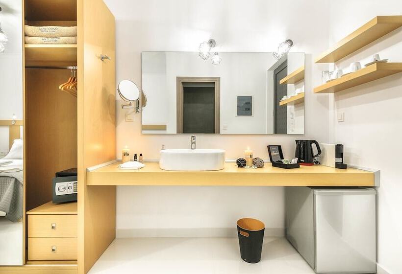 Studio Standard Widok Basen, White Canvas Boutique Studios