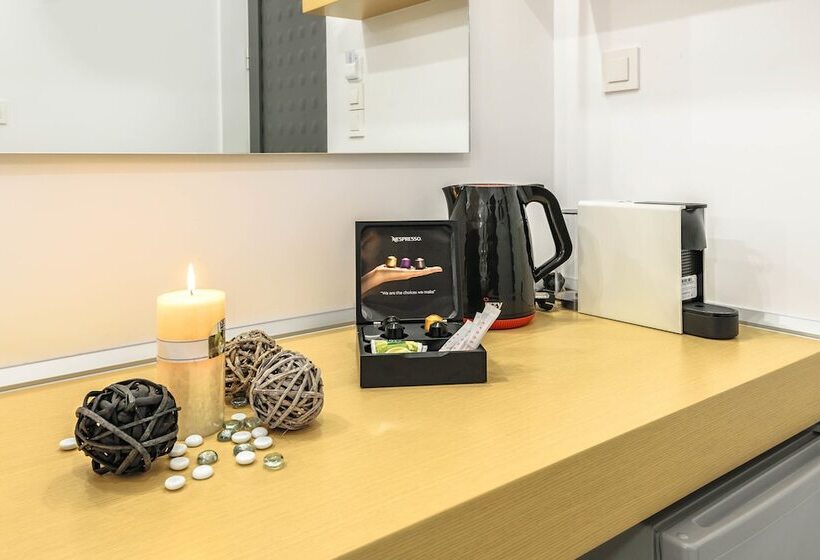 Studio Standard Widok Basen, White Canvas Boutique Studios