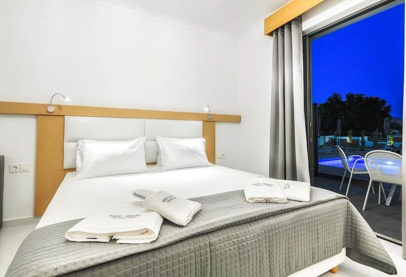 Studio Deluxe, White Canvas Boutique Studios