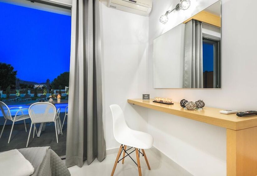 Studio Deluxe, White Canvas Boutique Studios