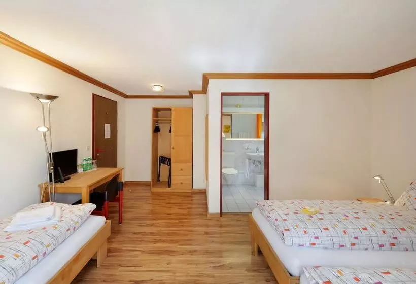 Habitació Triple Estàndard, Alpha Thun
