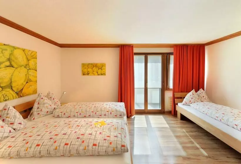 Habitació Triple Estàndard, Alpha Thun