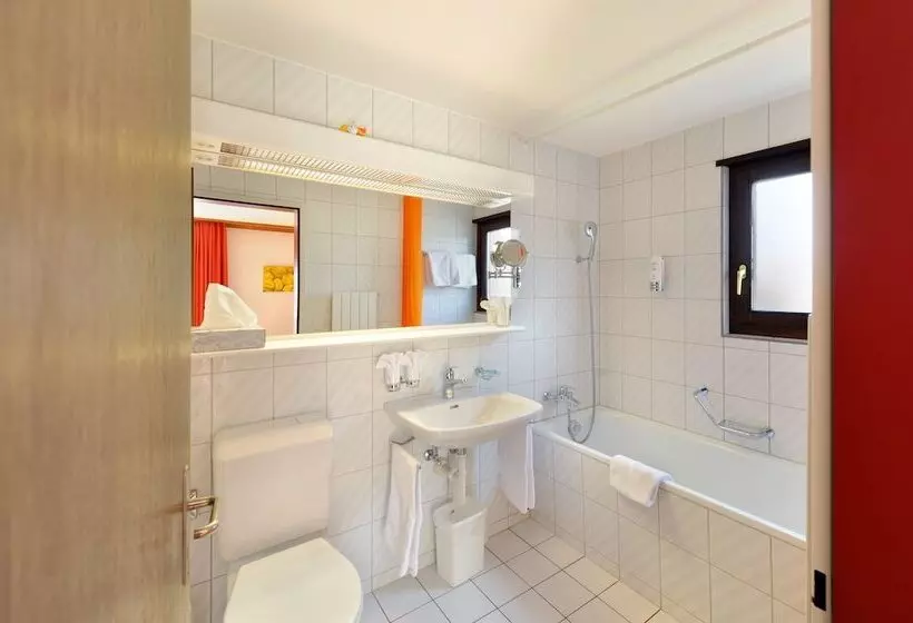 Habitació Triple Estàndard, Alpha Thun