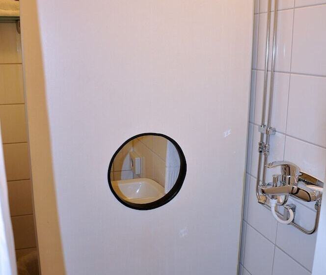 エコノミールーム, Amadeus By First