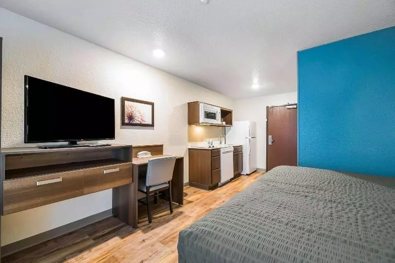 Standard Triple Room, Astra Vevey Hotel & Restaurant