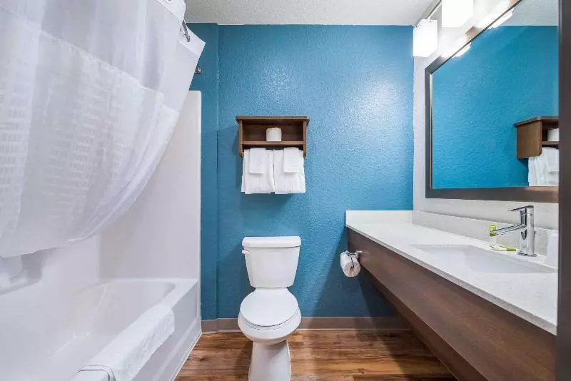 Standard Triple Room, Astra Vevey Hotel & Restaurant