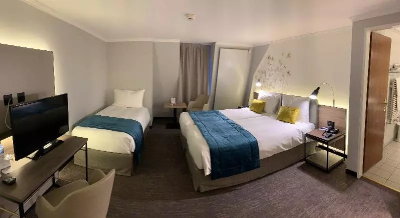 Standard Triple Room, Astra Vevey Hotel & Restaurant