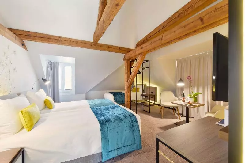 Standard Triple Room, Astra Vevey Hotel & Restaurant