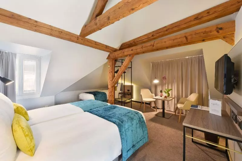Standard Triple Room, Astra Vevey Hotel & Restaurant