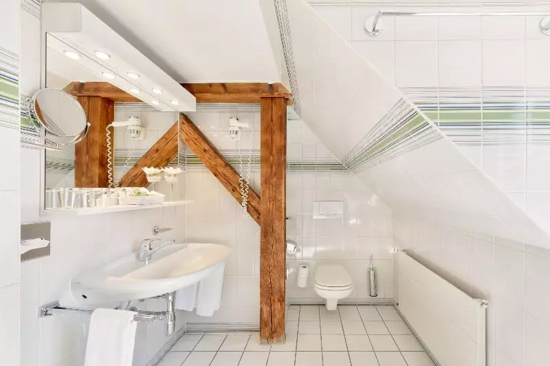 Standard Triple Room, Astra Vevey Hotel & Restaurant