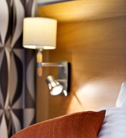 غرفة قياسية, Aurum