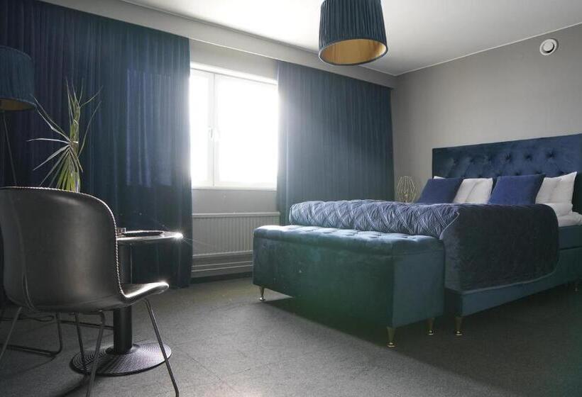 غرفة عائلية, Aurum