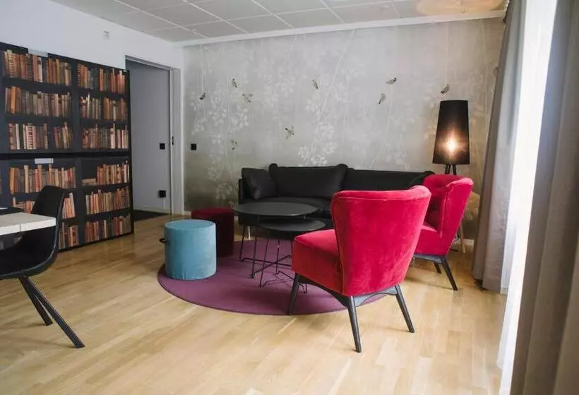 スタンダードスタジオ, Best Western Hotel Svava