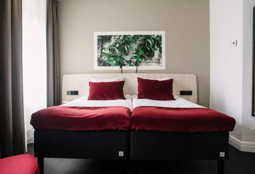 スタンダードスタジオ, Best Western Hotel Svava
