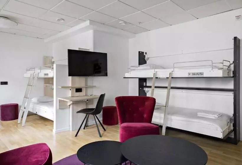 スタンダードスタジオ, Best Western Hotel Svava