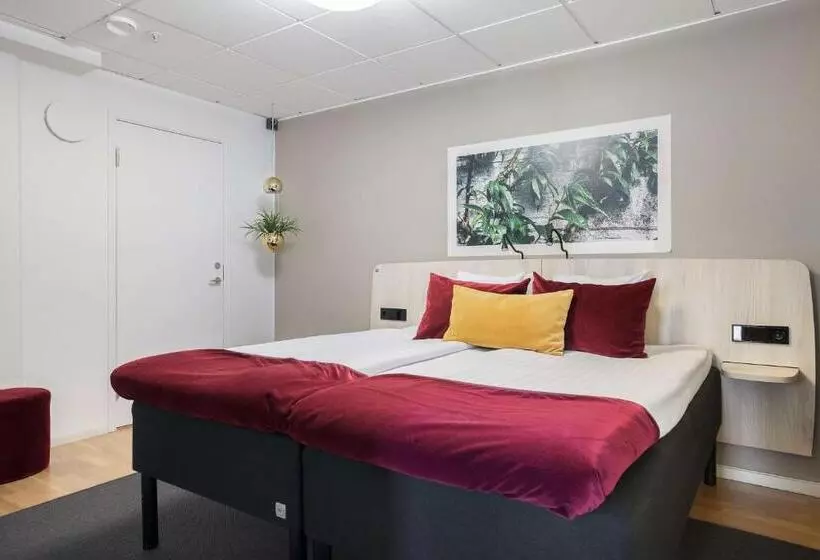 スタンダードスタジオ, Best Western Hotel Svava