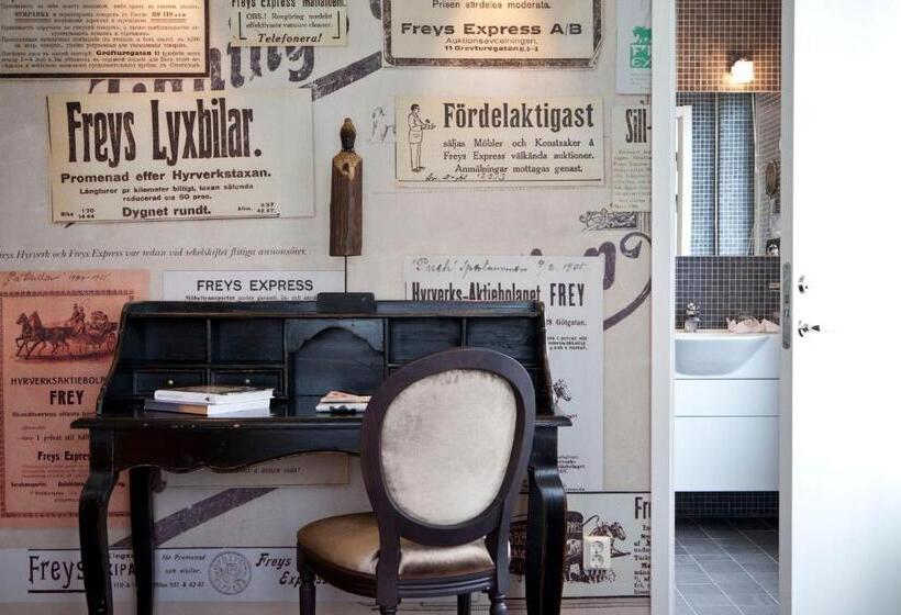 סוויטה עם מרפסת, Freys