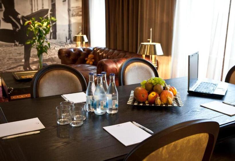 סוויטה עם מרפסת, Freys