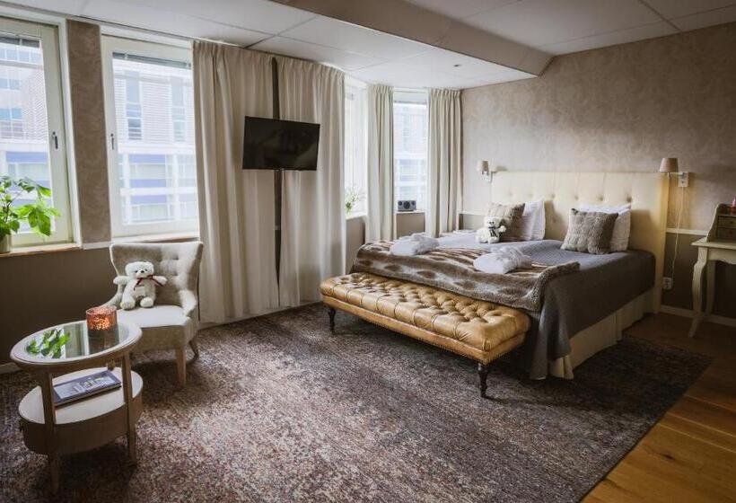 חדר סופריור, Freys