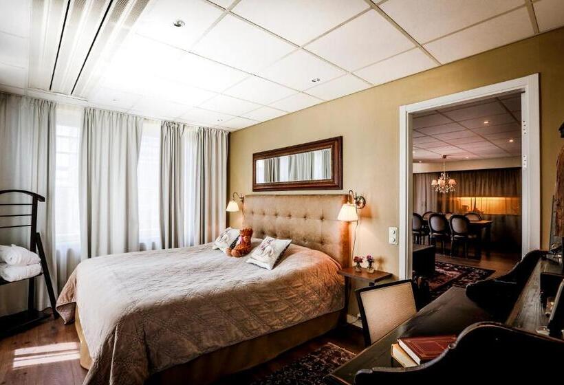 סוויטה עם מרפסת, Freys