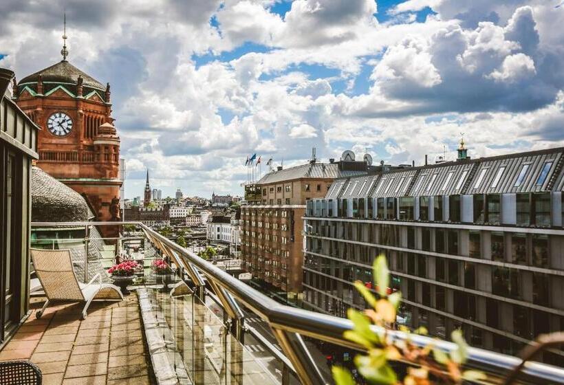 סוויטה עם מרפסת, Freys