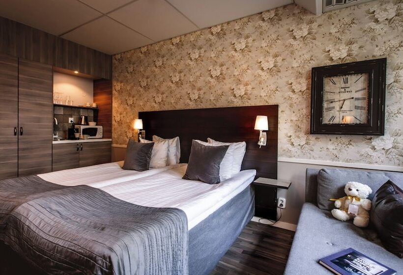 חדר סופריור, Freys