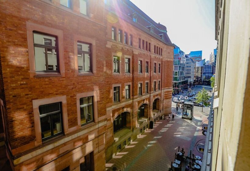 חדר סטנדרט יחיד, Freys