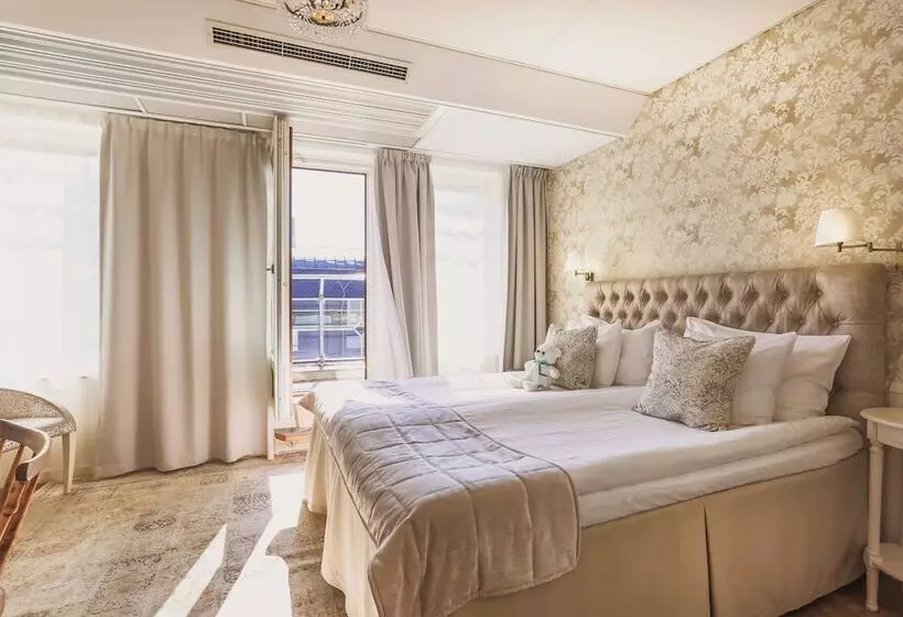 اتاق سوپریور با بالکن, Freys
