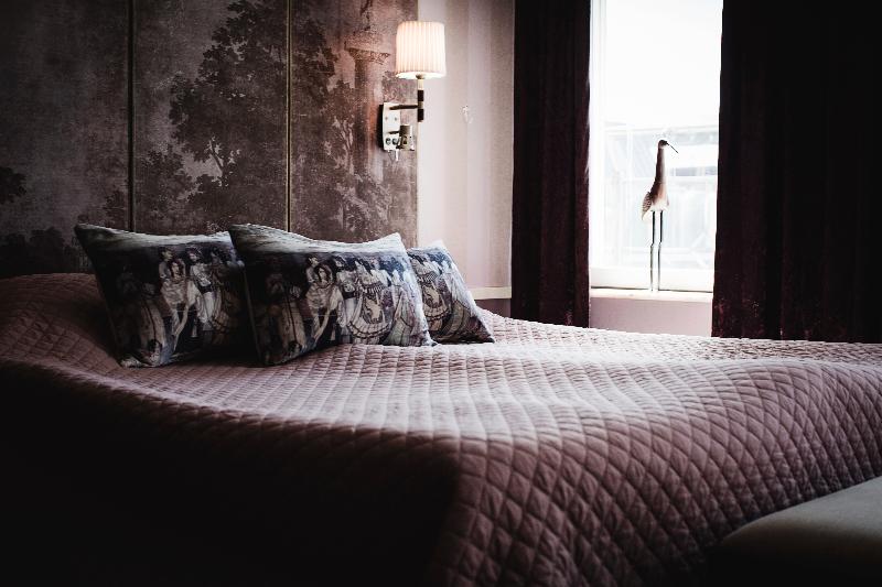 חדר סופריור, Freys