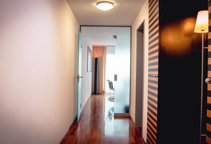 ペントハウススイート, Seedamm Plaza