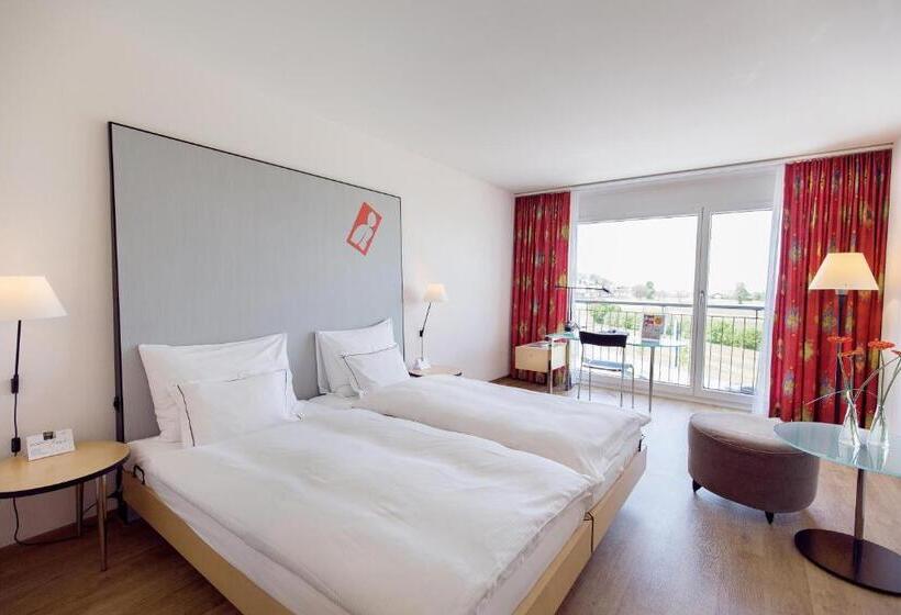 コンフォートルーム, Seedamm Plaza