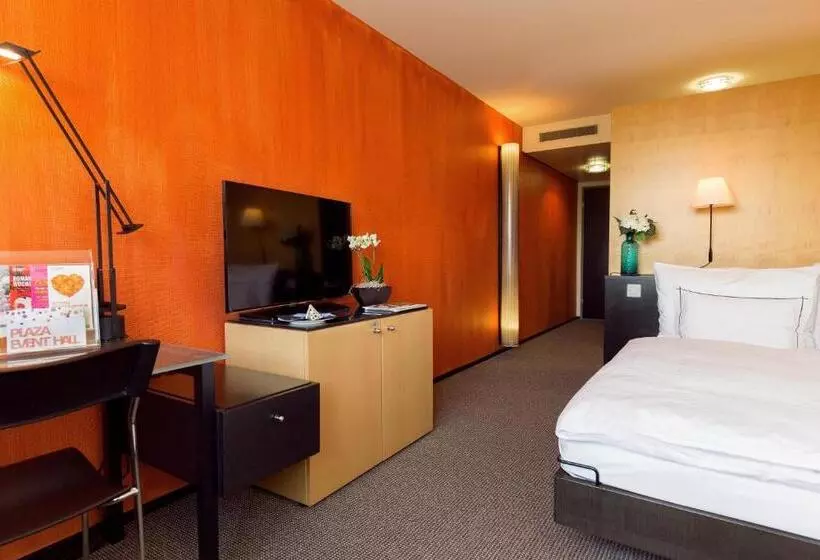 Economy Yhden Hengen Huone, Seedamm Plaza