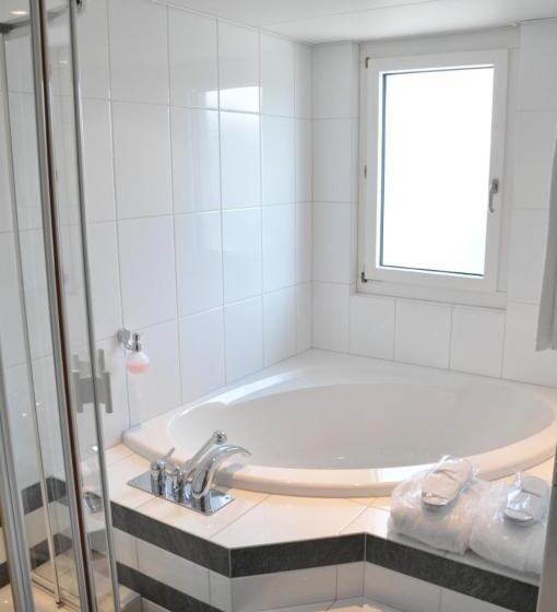 ペントハウススイート, Seedamm Plaza