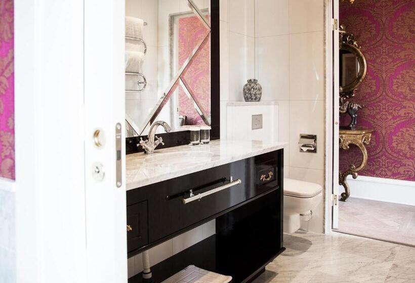 带特大床的豪华房间, Varbergs Stadshotell & Asia Spa