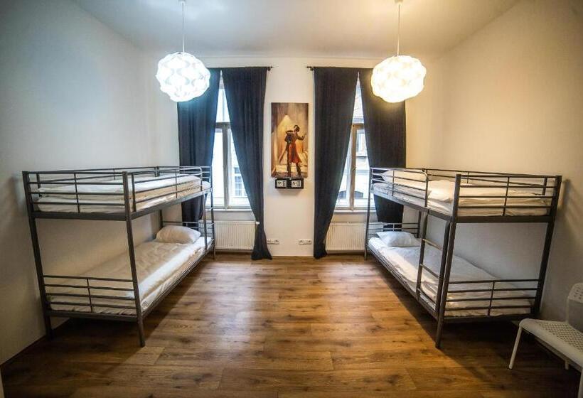 Quarto Quádruplo Estandar, Hostel Central