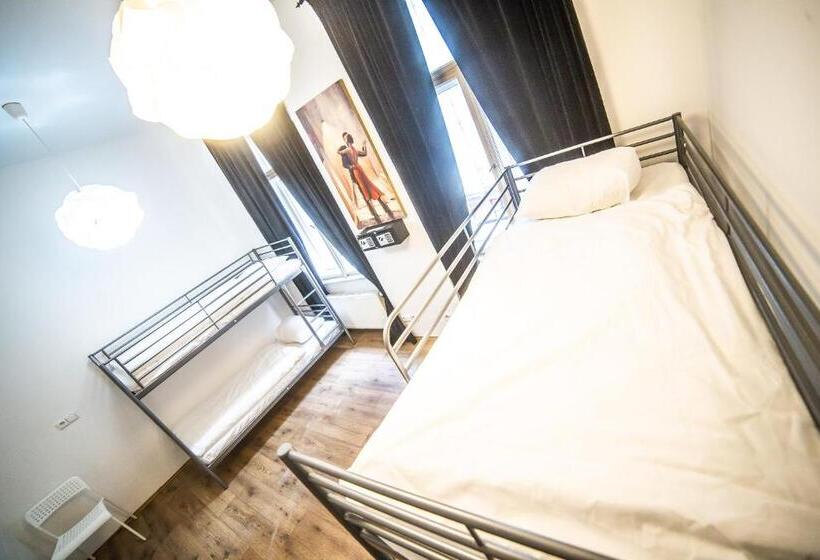 Quarto Quádruplo Estandar, Hostel Central