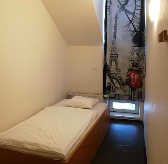 Quarto Estandar Individual, Hostel Central