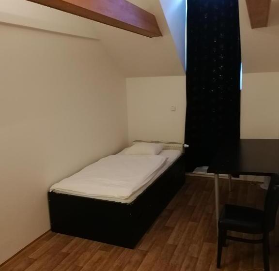 Quarto Estandar Individual, Hostel Central