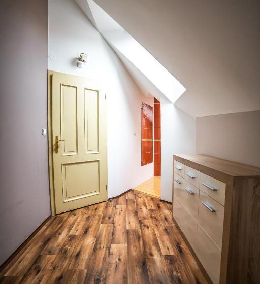 Quarto Estandar, Hostel Central