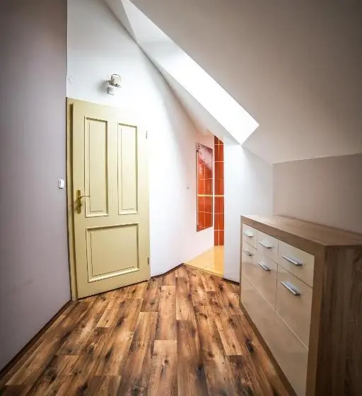 اتاق استاندارد, Hostel Central