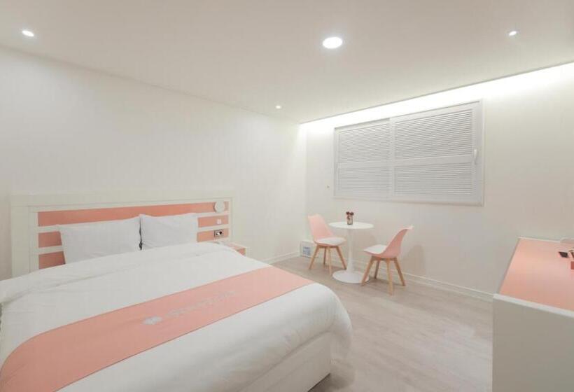 غرفة قياسية, Elysian