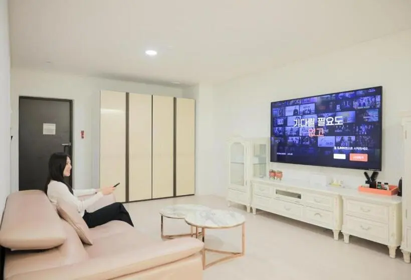 Suite Familiale, Elysian